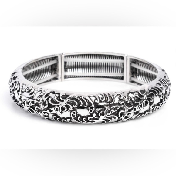 Enchanting Entrant - Silver Bracelet - Picture 2 of 2